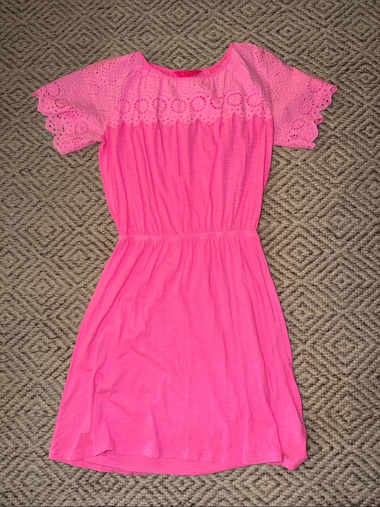 Lilly Pulitzer Dresses & Skirts - Lilly Pulitzer Bright Pink Eyelet Detail Short Sleeve Dress
